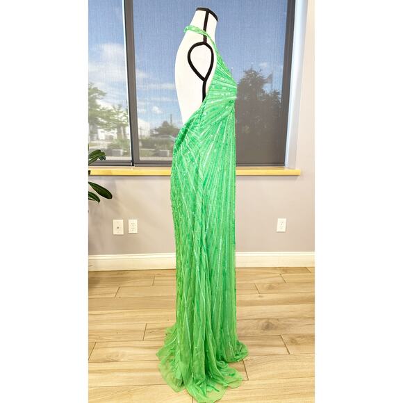 Elegant Green Evening Gown - Picture 10 of 11
